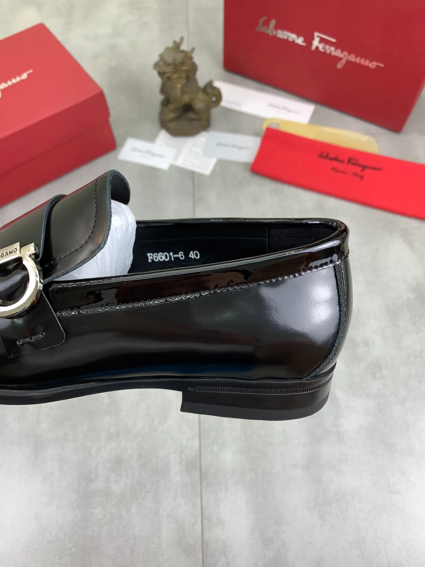 Men's Men's Shoes 💰P460💰[New Style] Water-dyed Niuli 🆘[Salvatore Ferragamo] Ferragamo's latest casual business leather shoes for men! Available at counters simultaneously! The fabric is made of specially imported original calfskin, the lining is made of imported water-dyed cowhide, and the original combination outsole is absolutely luxurious and leads the fashion trend. Matching code: 38-45; 3️⃣ colors available